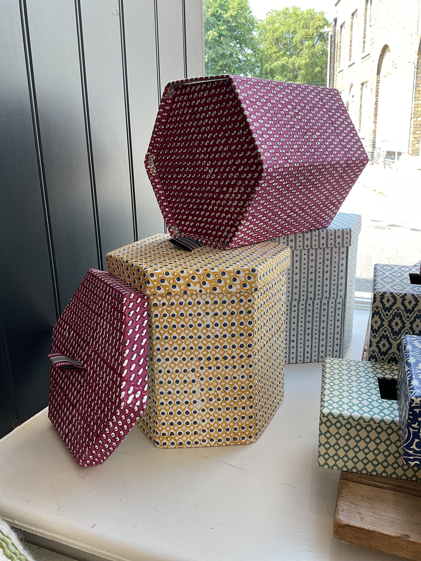 YP Collapsible Hexagonal Wastepaper Basket w/ lid