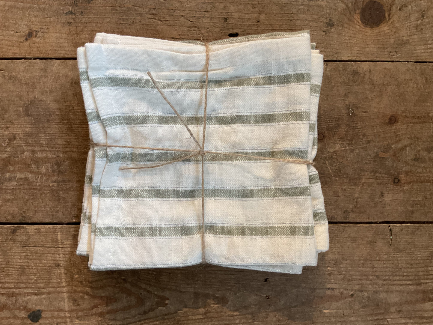 Madam Stoltz Set of 4 Napkins with Silver Thread