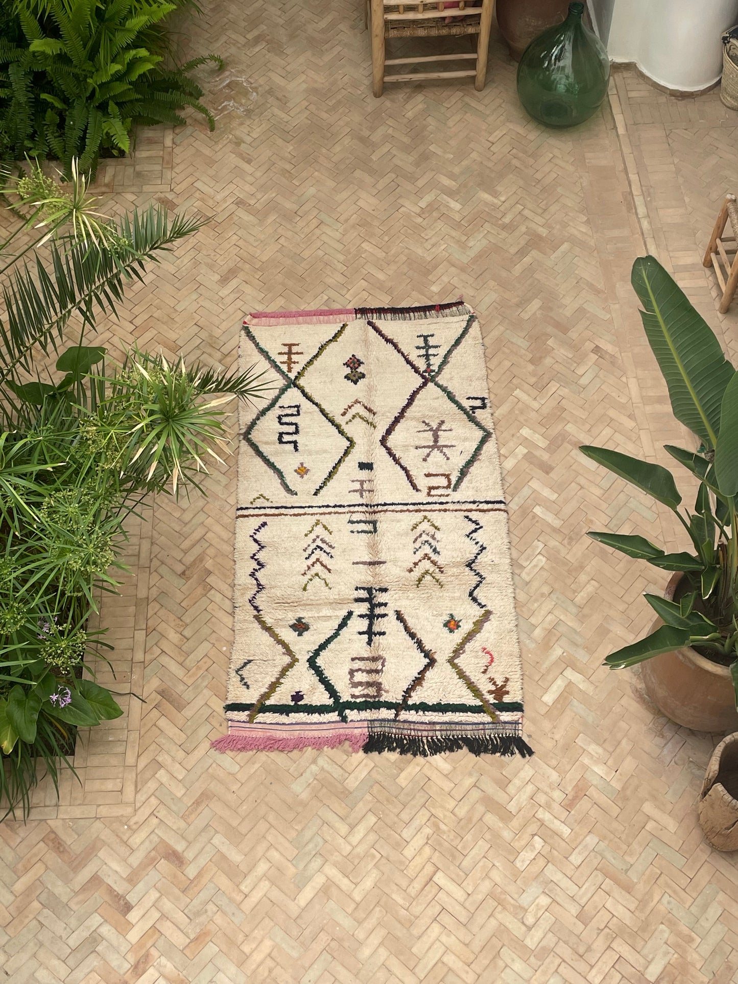 MAROC Vintage Rug Cream Azilal with coloured Motifs AZSTUD0624B